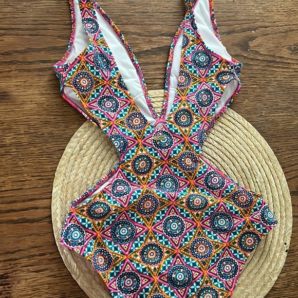 Volcom One State Aztec Print Cutout One-piece Swimsuit Size XS - Picture 11 of 12